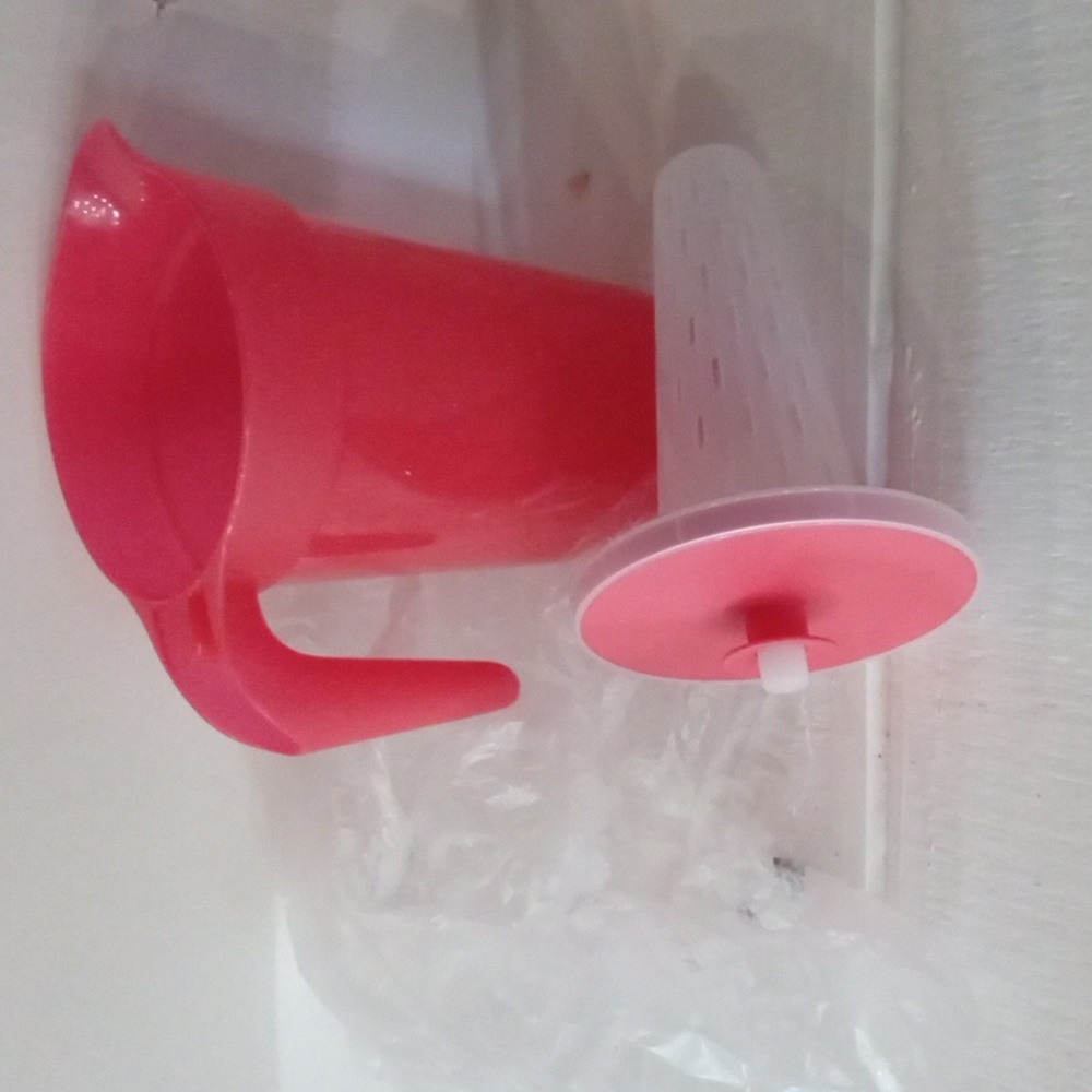 Tupperware pitcher - Picture 2 of 3
